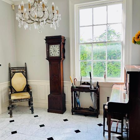 Beautiful Private 2 Bedroom Suite In Mansion Home With Free Parking Brighton Eksteriør billede